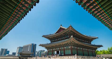 대한민국 영어로: Korea, A Land of Dynamic Contrasts and Timeless Traditions